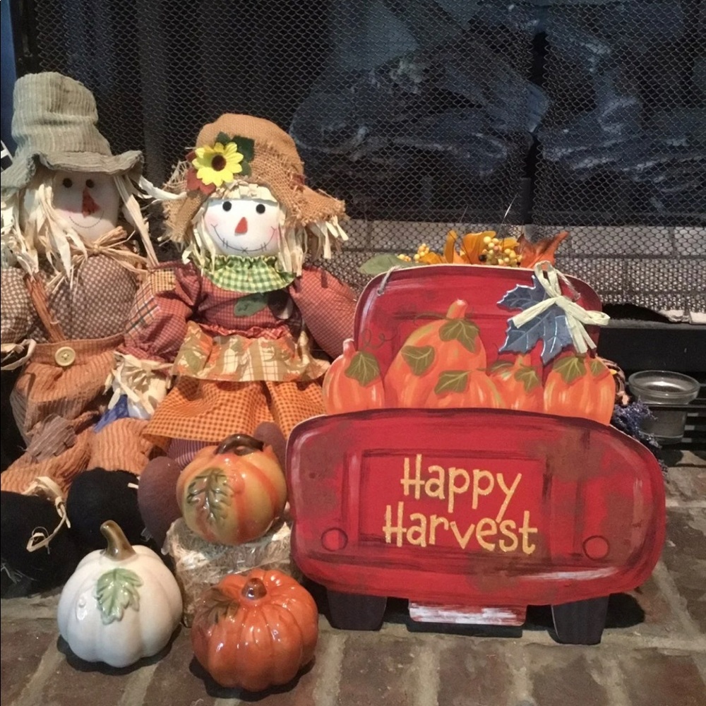 Happy Harvest Red Truck w/pumpkin sign